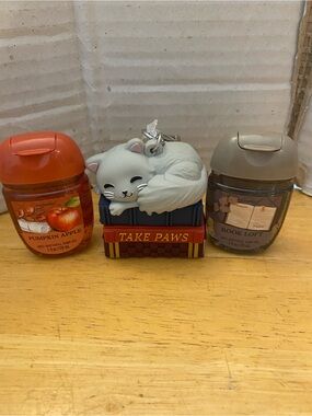 Bath & Body Works cat & book themed bag charm gel Holder & 2 hand gels NWT